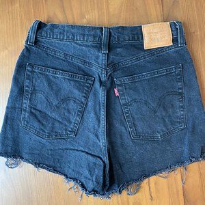 Levi's Ribcage Short in Black Bayou (size 30)